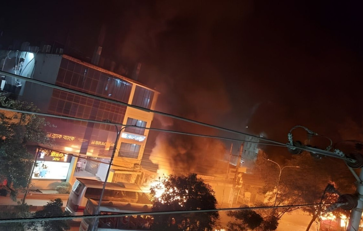 Bus Set on fire Opposite BTV Building in Rampura