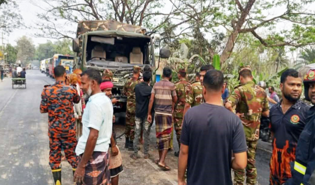 busarmy vehicle crash in rajshahi Bus–Army Vehicle Crash in Rajshahi