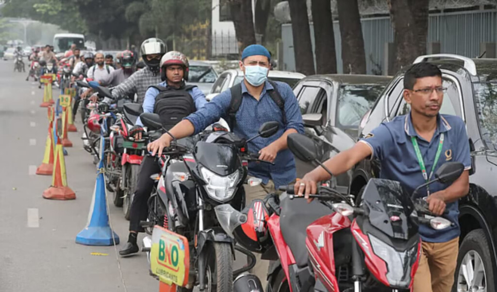 Capital Drivers And Bikers Face Long Fuel Queues 3 capital drivers and bikers face long fuel queues Capital Drivers And Bikers Face Long Fuel Queues