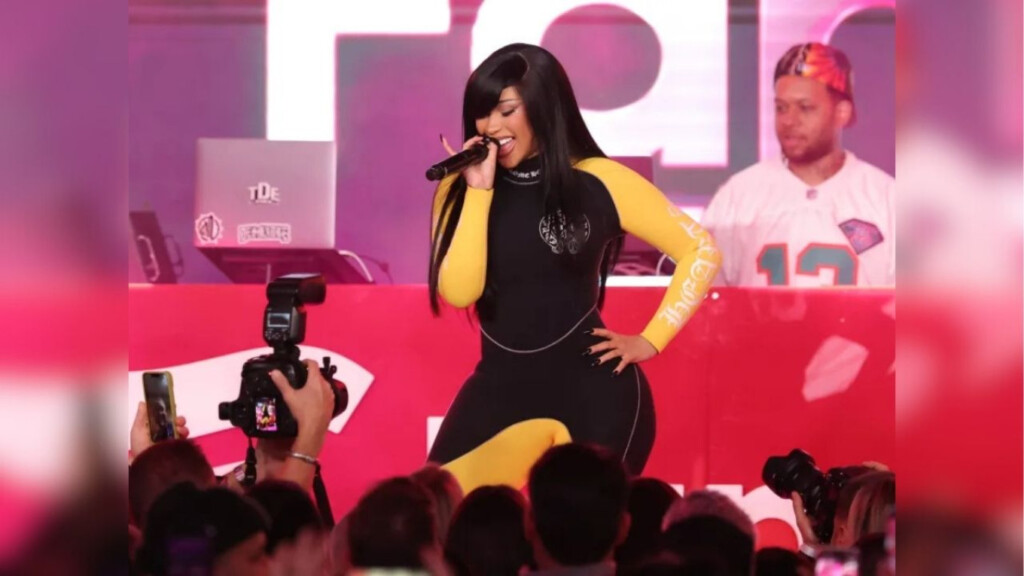 Cardi B Suffers Mid-Performance Tumble During Las Vegas Show 3 cardi b suffers mid performance tumble during las vegas show Cardi B Suffers Mid-Performance Tumble During Las Vegas Show