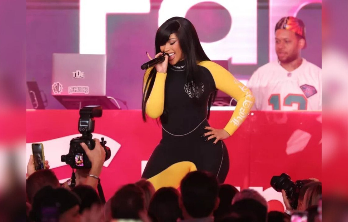 Cardi B Suffers Mid-Performance Tumble During Las Vegas Show