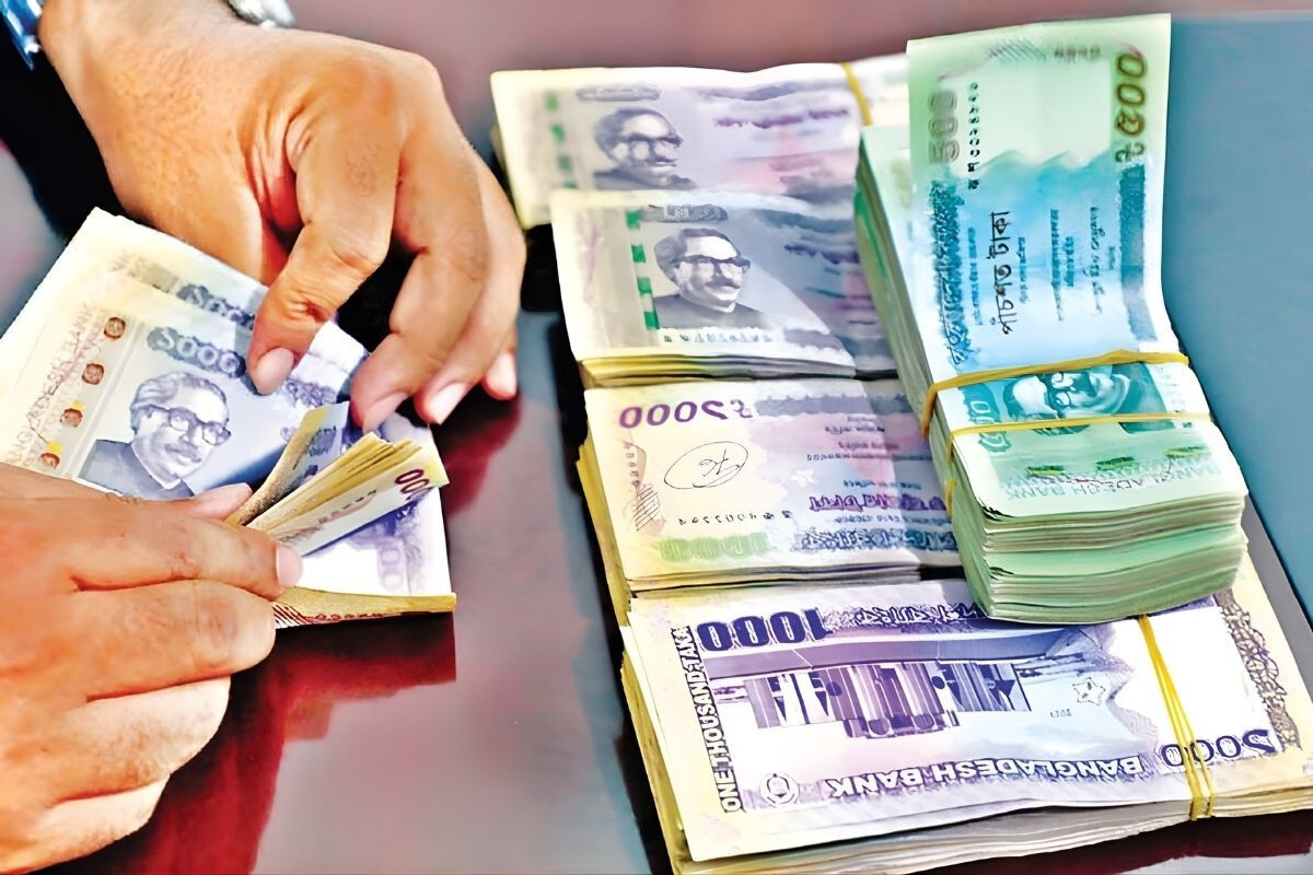 Cash transactions have increased outside banks ahead of the national election.