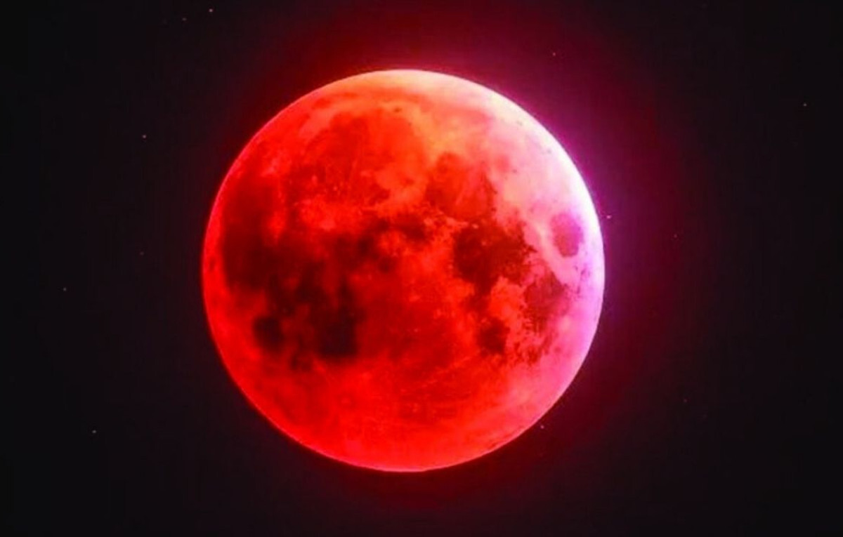 Celestial Spectacle: Rare Total Lunar Eclipse Visible Today