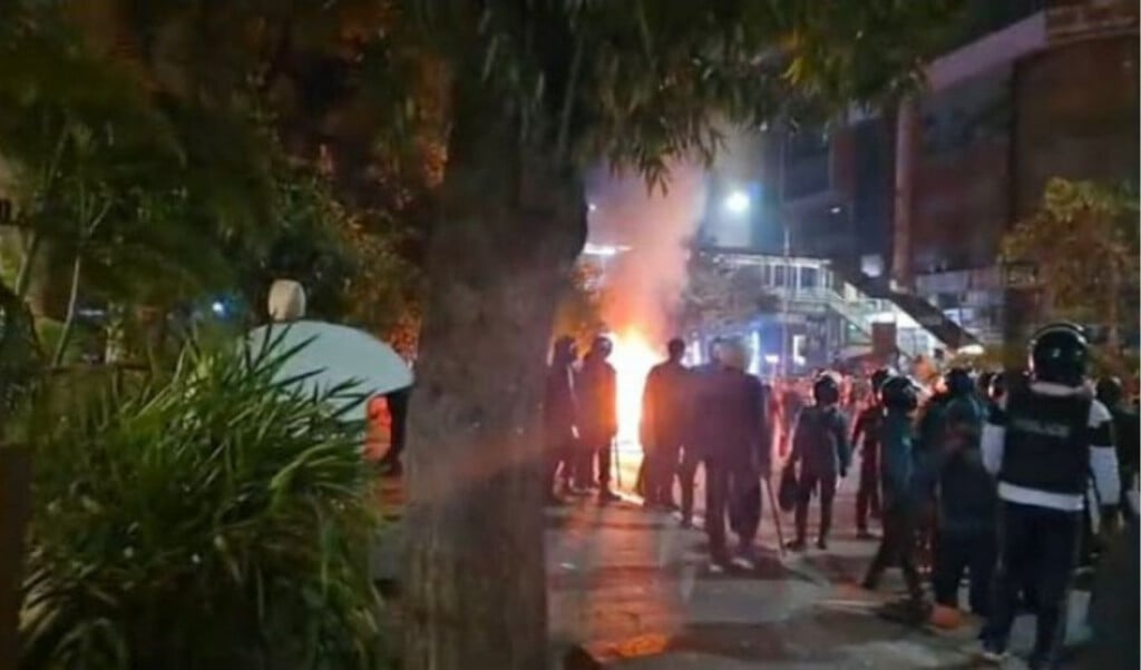 chaos at dhanmondi iconic chhayanaut building attacked Chaos at Dhanmondi: Iconic Chhayanaut Building Attacked