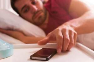 Checking Your Phone Immediately After Waking: Hidden Risks
