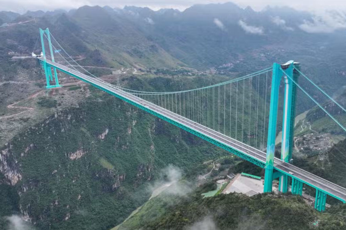 China Opens World’s Tallest Bridge to Traffic