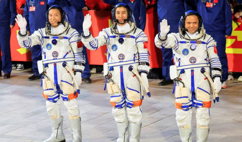 china sends youngest astronaut mice to space station China sends youngest astronaut, mice to space station