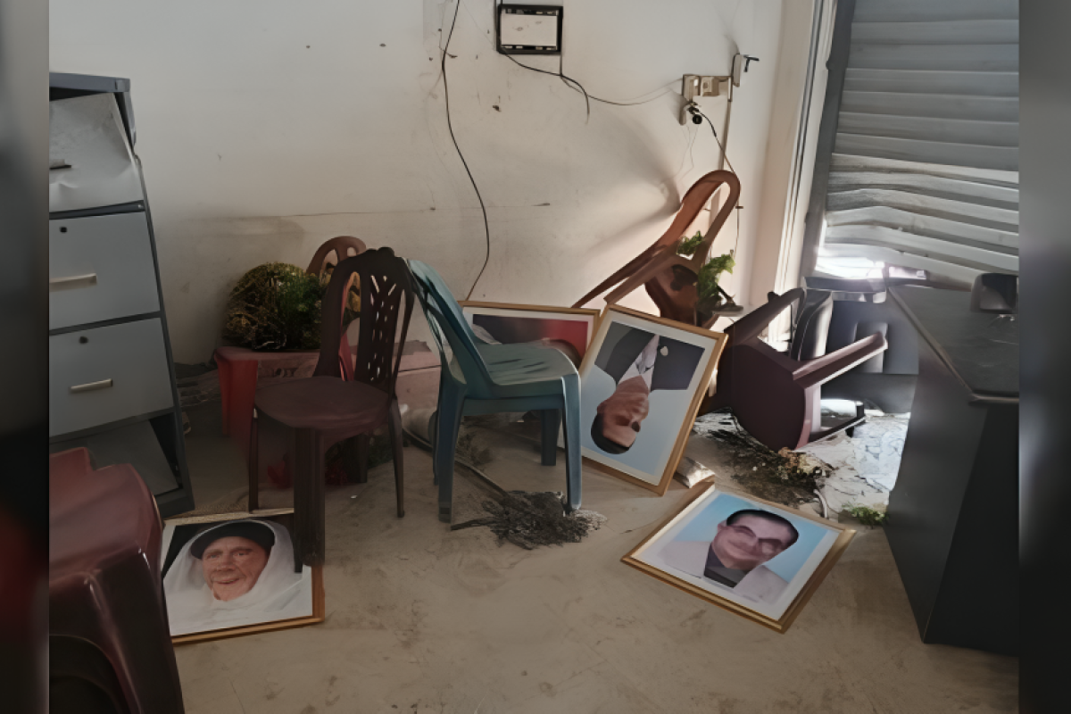 Clash Between Rival Student Wings Sees Vandalism of Khaleda–Tarique Portraits