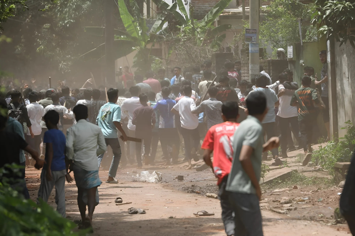Clashes at Chittagong University Leave 35 Students Injured, Including Pro-Vice Chancellor