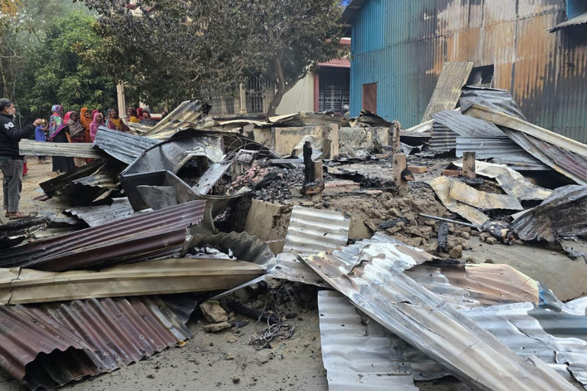 Clashes in Madaripur Leaves 13 Homes Destroyed In Fire, 5 Injured