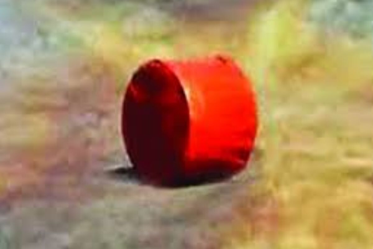 Cocktail Explosion in front of Tax Zone-10 in Segunbagicha