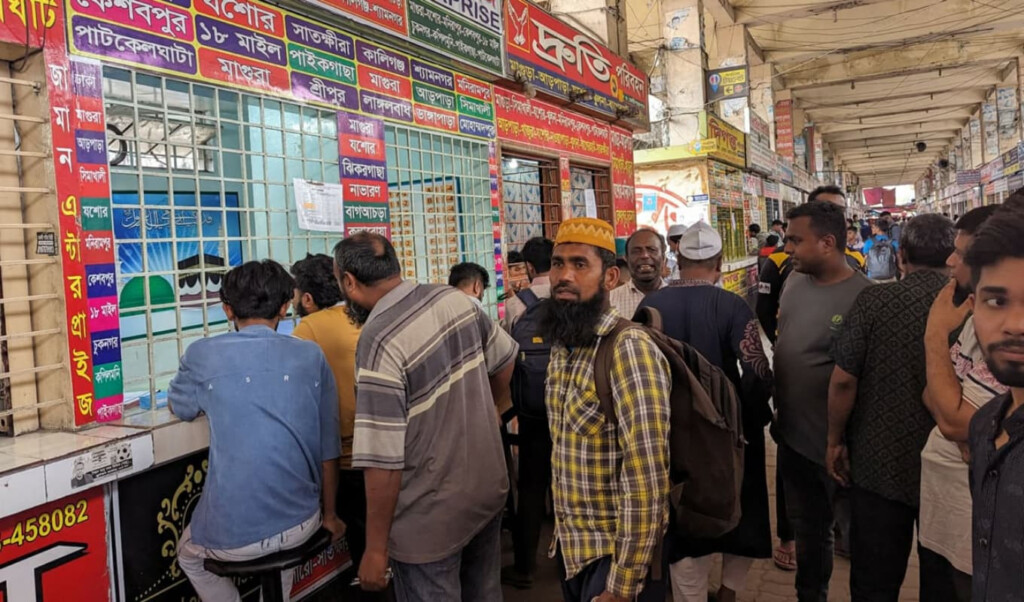 commuters face extra 300400 taka fare at gabtoli Commuters Face Extra 300–400 Taka Fare at Gabtoli