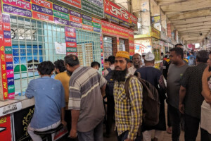 Commuters Face Extra 300–400 Taka Fare at Gabtoli