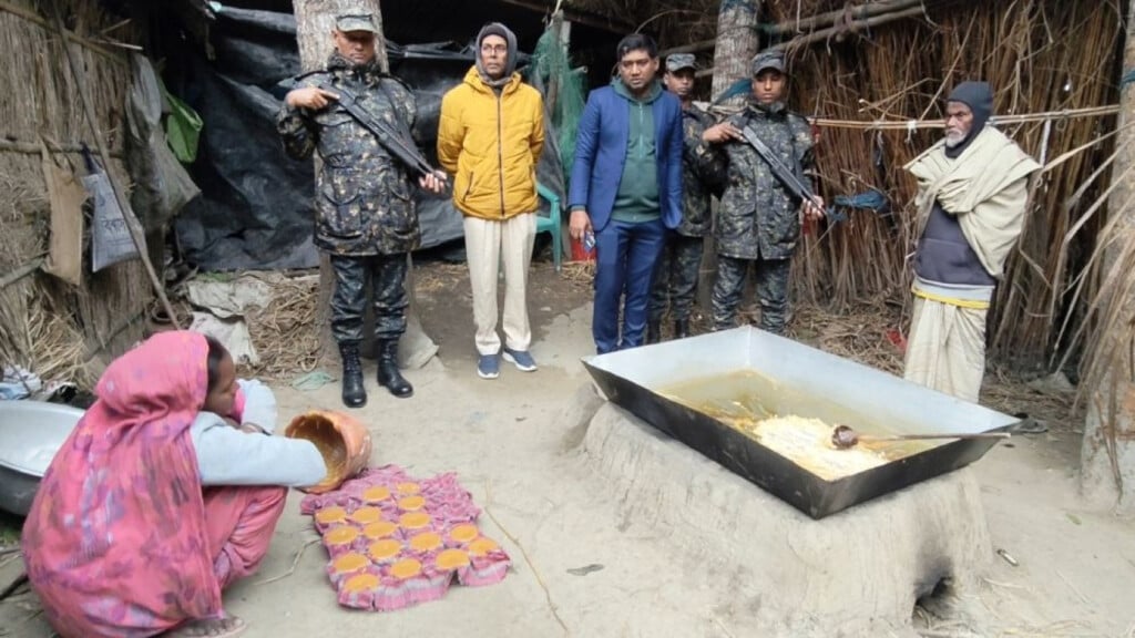 consumer rights raid at adulterated jaggery factory in harirampur Consumer Rights Raid at Adulterated Jaggery Factory in Harirampur