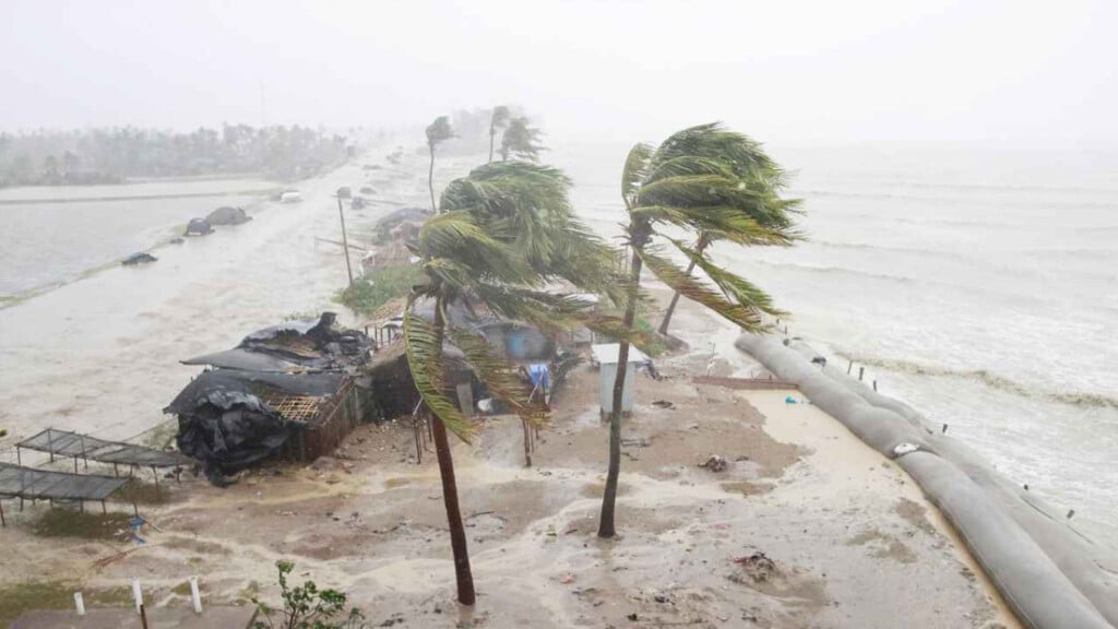 cyclone alert in the bay of bengal Cyclone Alert in the Bay of Bengal