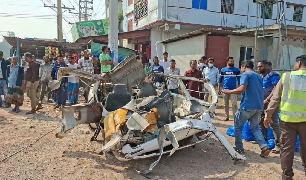 cylinder explosion in private car while filling gas at narsingdi filling station Cylinder Explosion In Private Car While Filling Gas At Narsingdi Filling Station