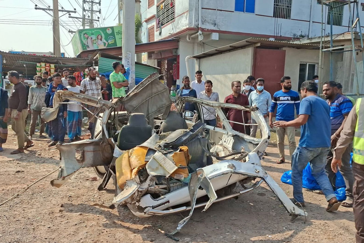Cylinder Explosion In Private Car While Filling Gas At Narsingdi Filling Station