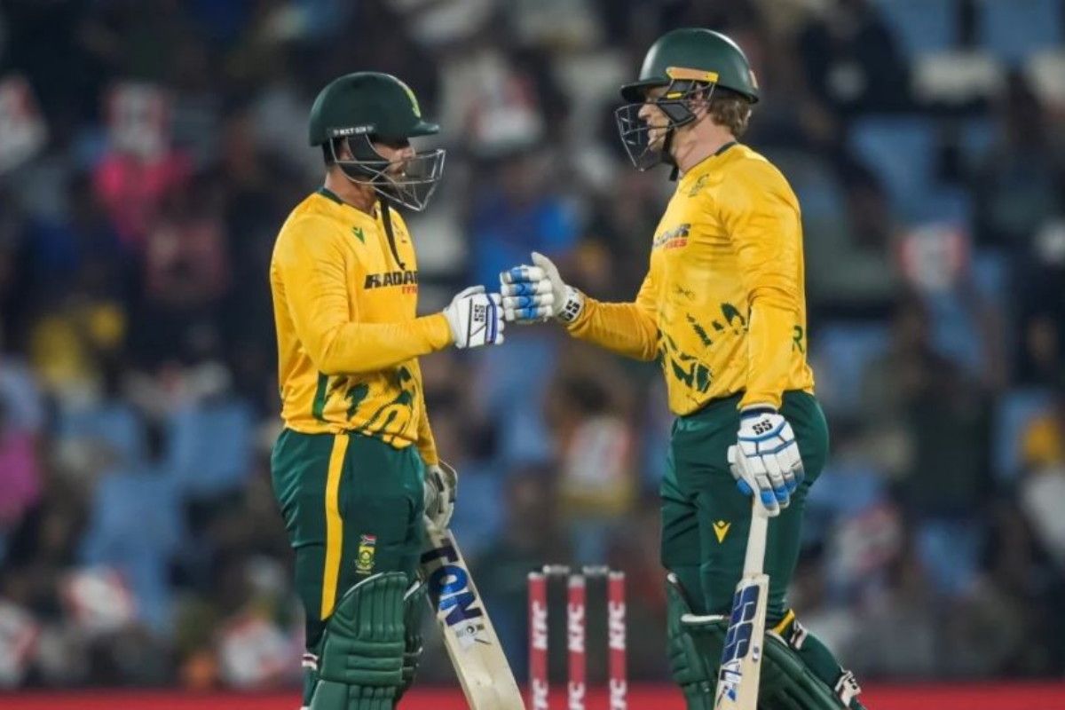De Kock Powers South Africa to Century Win