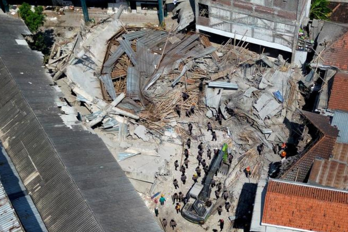 Death Toll from Indonesian School Collapse Rises to 37