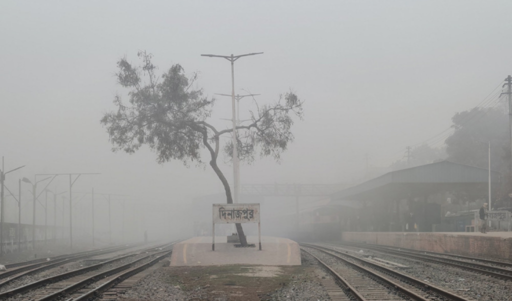 dense fog disrupts life in dinajpur district Dense Fog Disrupts Life in Dinajpur District