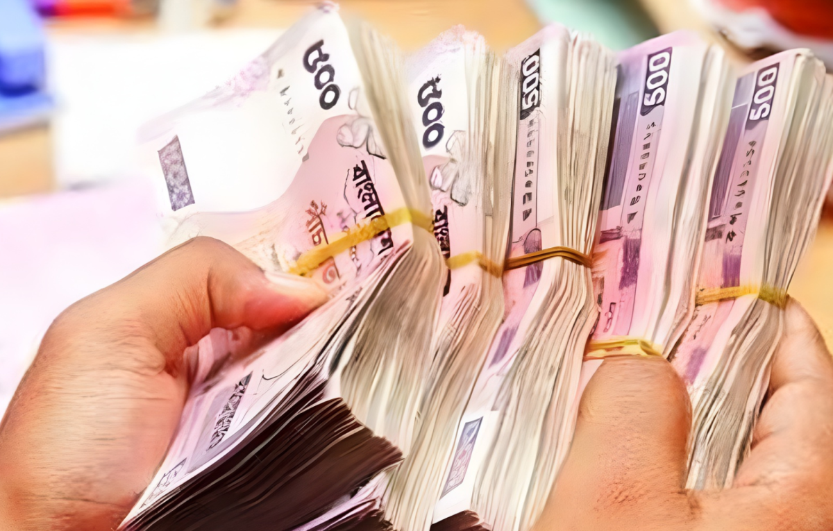 Deposits Return as Cash Held Outside Banks Declines