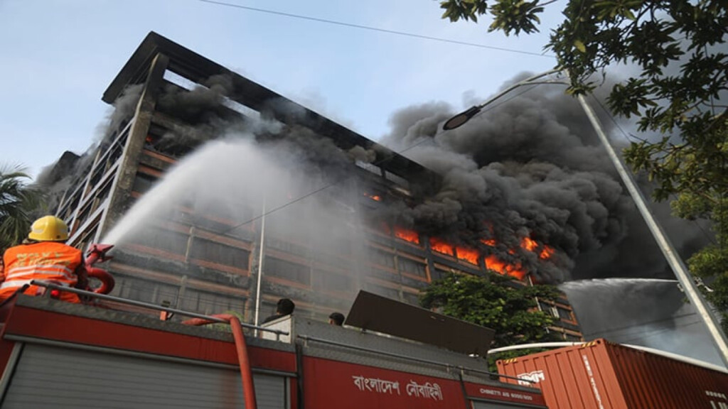 Devastating Fire at Garment Factory in Chattogram EPZ, 16 Units Deployed to Control Blaze 3 devastating fire at garment factory in chattogram epz 16 units deployed to control blaze Devastating Fire at Garment Factory in Chattogram EPZ, 16 Units Deployed to Control Blaze