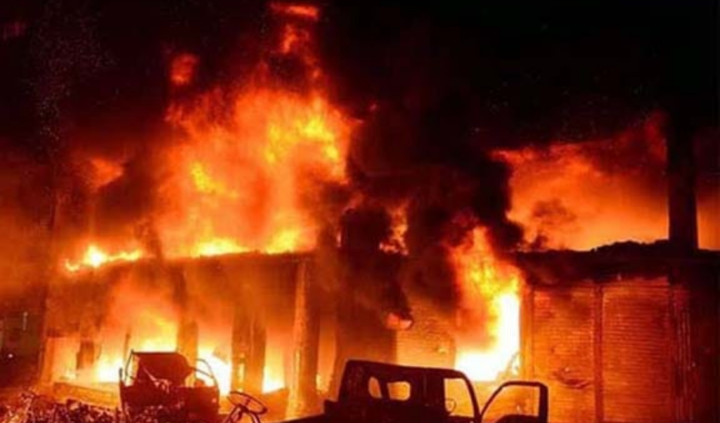 devastating fire engulfs multi storey building in chattogram Devastating Fire Engulfs Multi-Storey Building in Chattogram