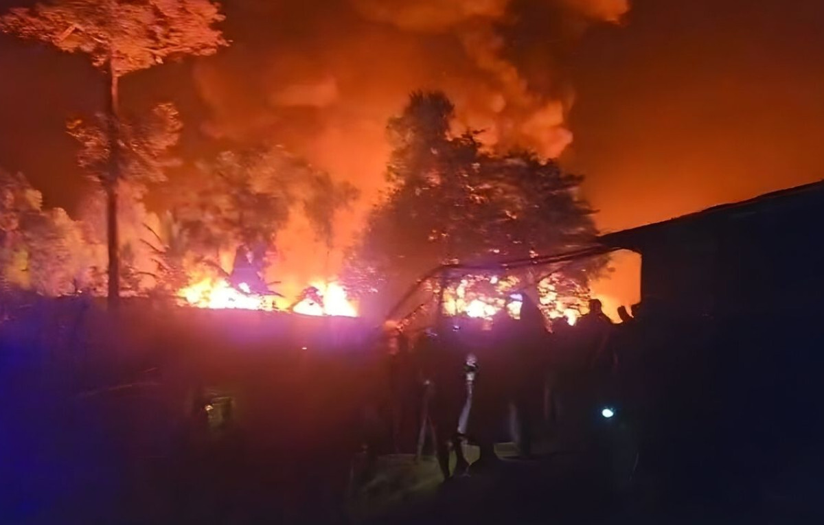 Devastating Fire Ravages Shelters at Teknaf Refugee Camp