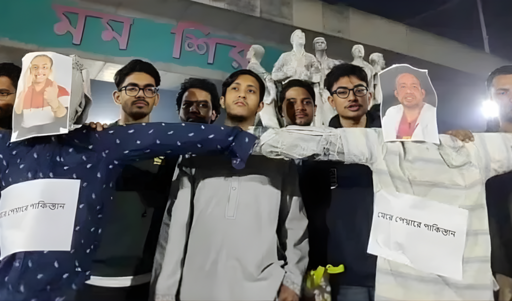 dhaka university students burn effigies of pinaki and ilias Dhaka University Students Burn Effigies of Pinaki and Ilias