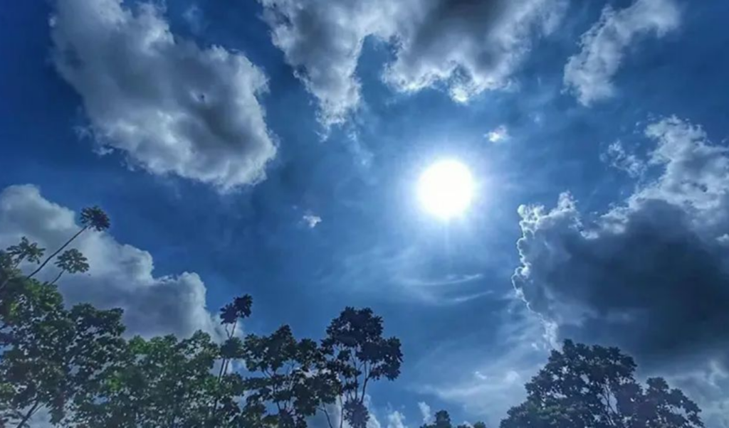 dhaka welcomes sunshine after days of dense fog Dhaka Welcomes Sunshine After Days of Dense Fog