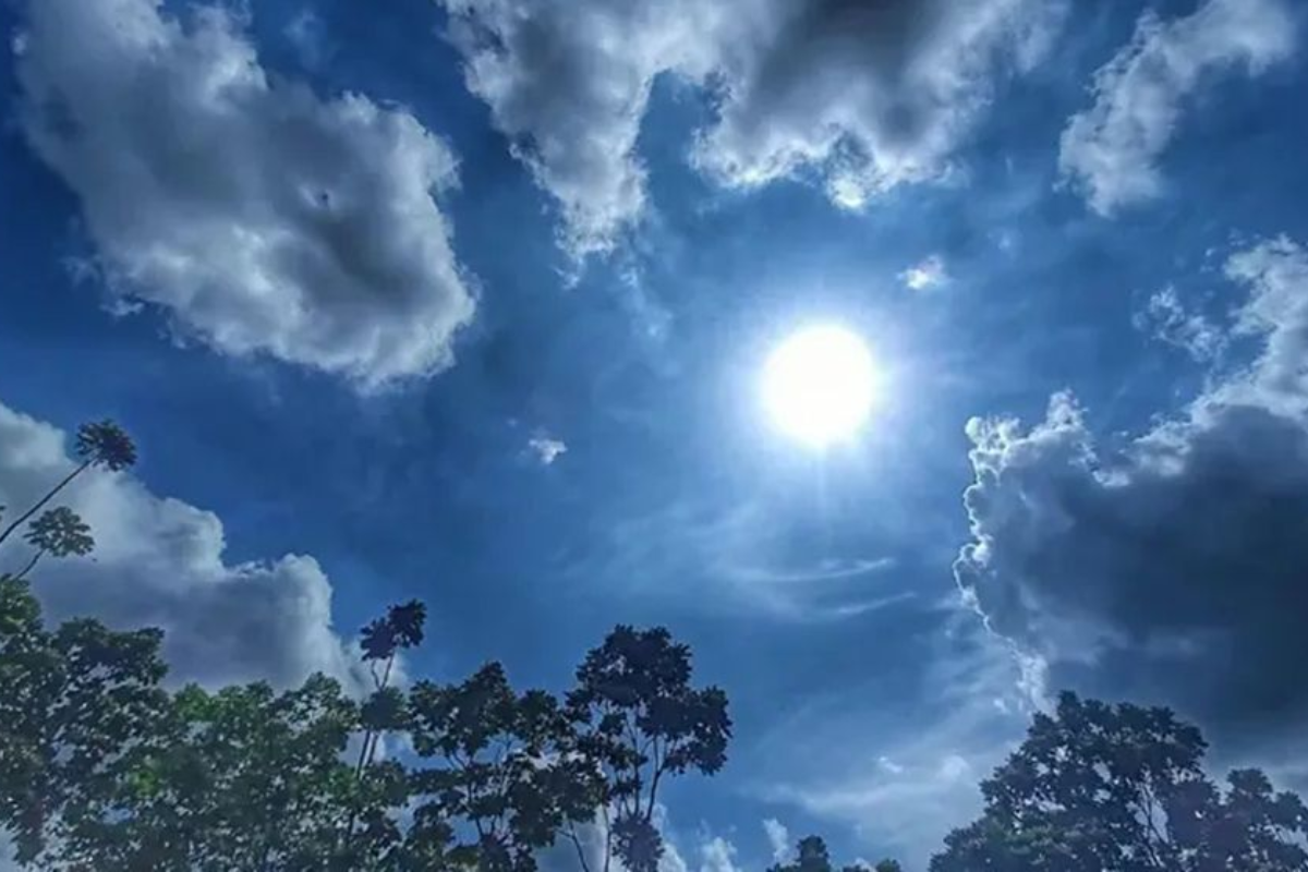 Dhaka Welcomes Sunshine After Days of Dense Fog