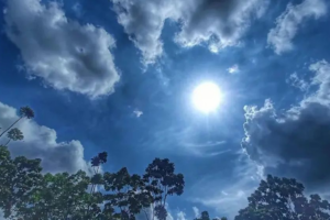 Dhaka Welcomes Sunshine After Days of Dense Fog