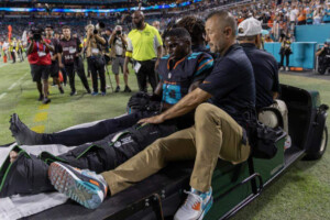 Dolphins Star Tyreek Hill Suffers Severe Knee Injury in Jets Match