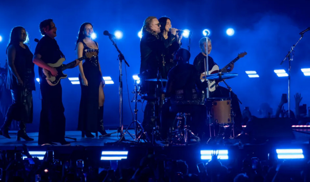 Dua Lipa Surprises Mexico City with Maná’s Fher Olvera for Iconic Duet 2 dua lipa surprises mexico city with mans fher olvera for iconic duet Dua Lipa Surprises Mexico City with Maná’s Fher Olvera for Iconic Duet