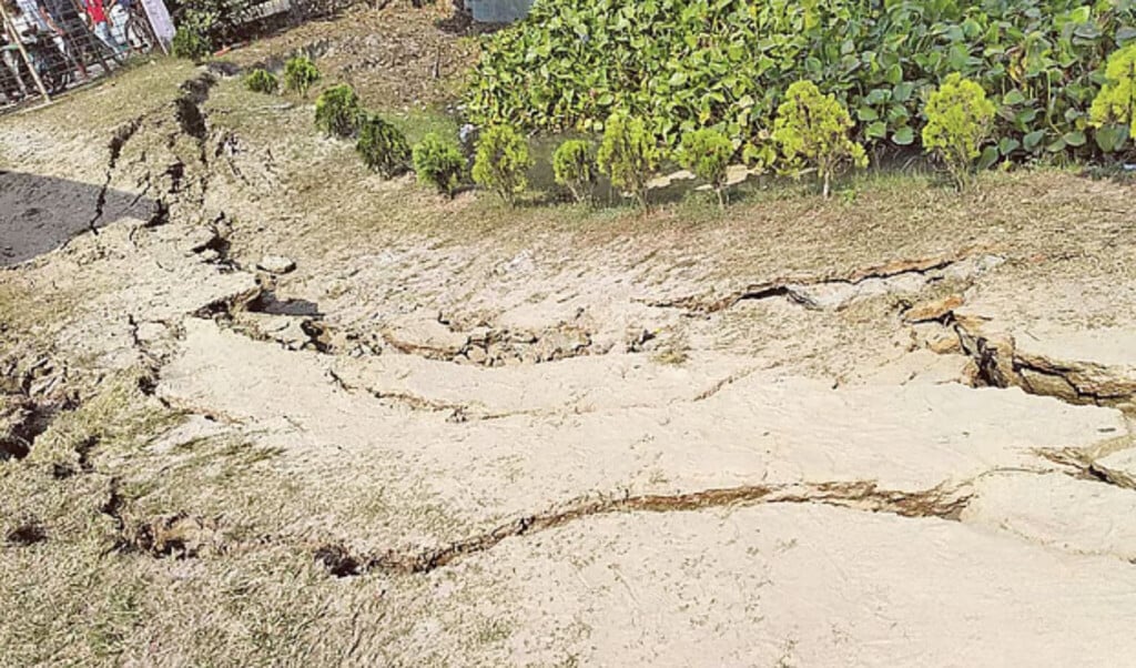 earthquake cracks in narsingdi no reason to panic Earthquake Cracks in Narsingdi: No Reason to Panic