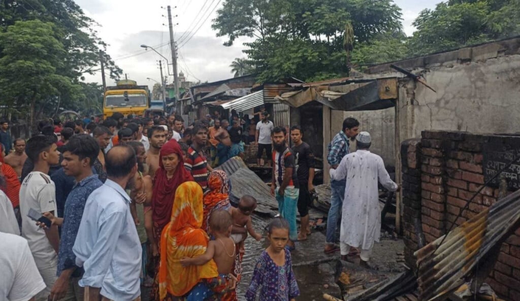 eight shops reduced to ashes in kochakata market fire Eight Shops Reduced to Ashes in Kochakata Market Fire