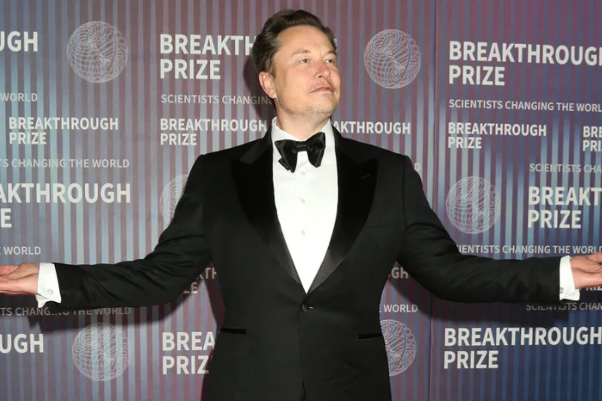 Elon Musk: First Ever Half-Trillionaire