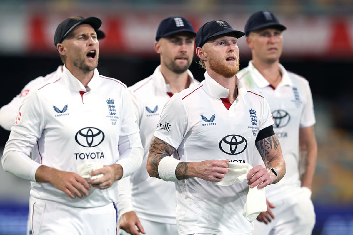 England’s Dropped Catches Hand Australia a Record Lead