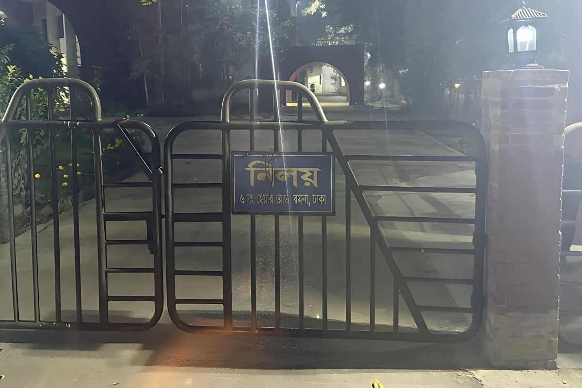 Even after resigning, Asif and Mahfuz appeared at the official residence