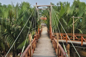 Even after two days, the two abducted tourists and the resort owner have not been rescued.