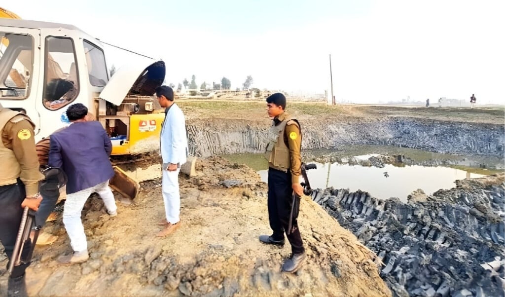 even with the administrations vigilance land theft continues unabated in chakaria Even with the administration’s vigilance, land theft continues unabated in Chakaria
