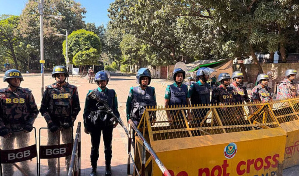 excavators removed from dhanmondi 32 security tightened with army police and bgb Excavators Removed from Dhanmondi 32, Security Tightened with Army, Police and BGB