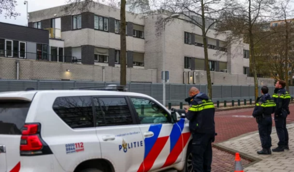 explosion outside jewish school in amsterdam Explosion Outside Jewish School in Amsterdam
