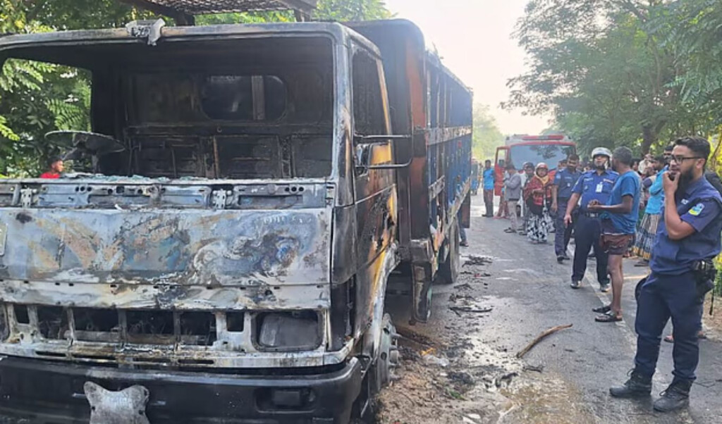 expressway blocked in front of padma bridge truck set on fire traffic halted Expressway Blocked in Front of Padma Bridge, Truck Set on Fire, Traffic Halted