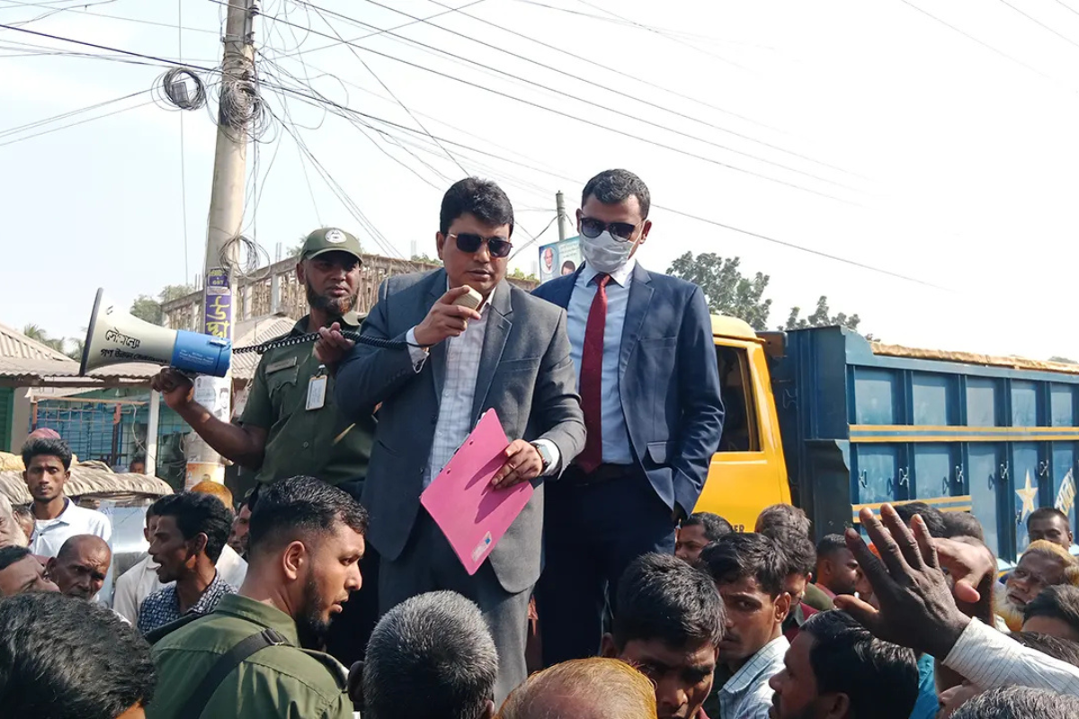 Farmers Block Highway in Hatibandha for Two Hours Over Fertiliser Shortage