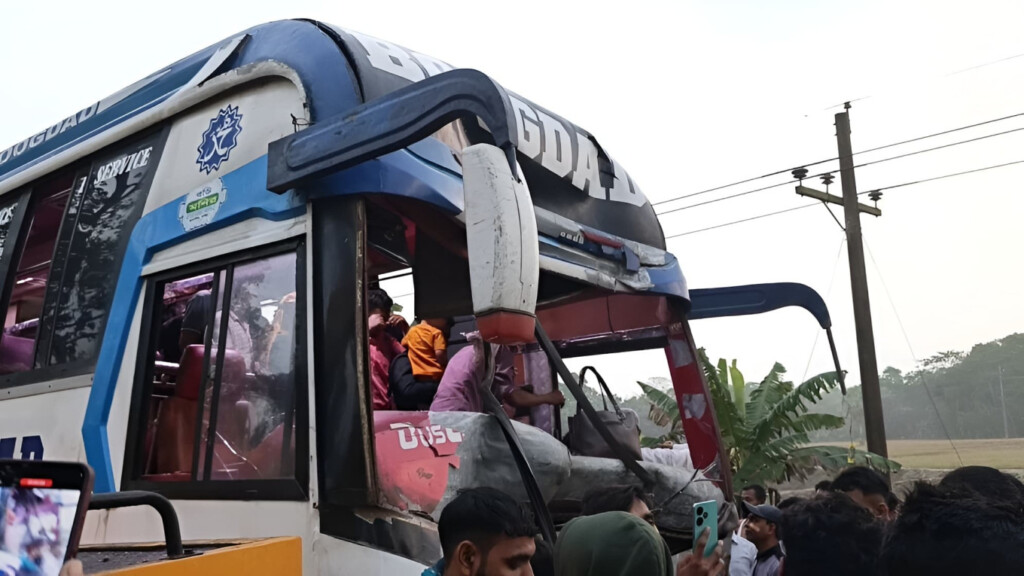 fifteen injured in madaripur bus truck collision Fifteen Injured in Madaripur Bus-Truck Collision