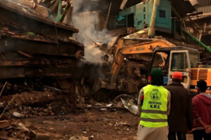 Fire at Karachi shopping mall: 30 bodies found in a single shop