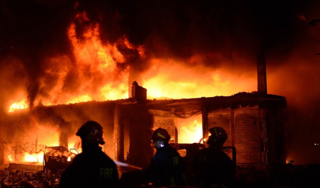 Fire at Shoe Factory in Old Dhaka, 3 Workers Burnt 2 fire at shoe factory in old dhaka 3 workers burnt Fire at Shoe Factory in Old Dhaka, 3 Workers Burnt