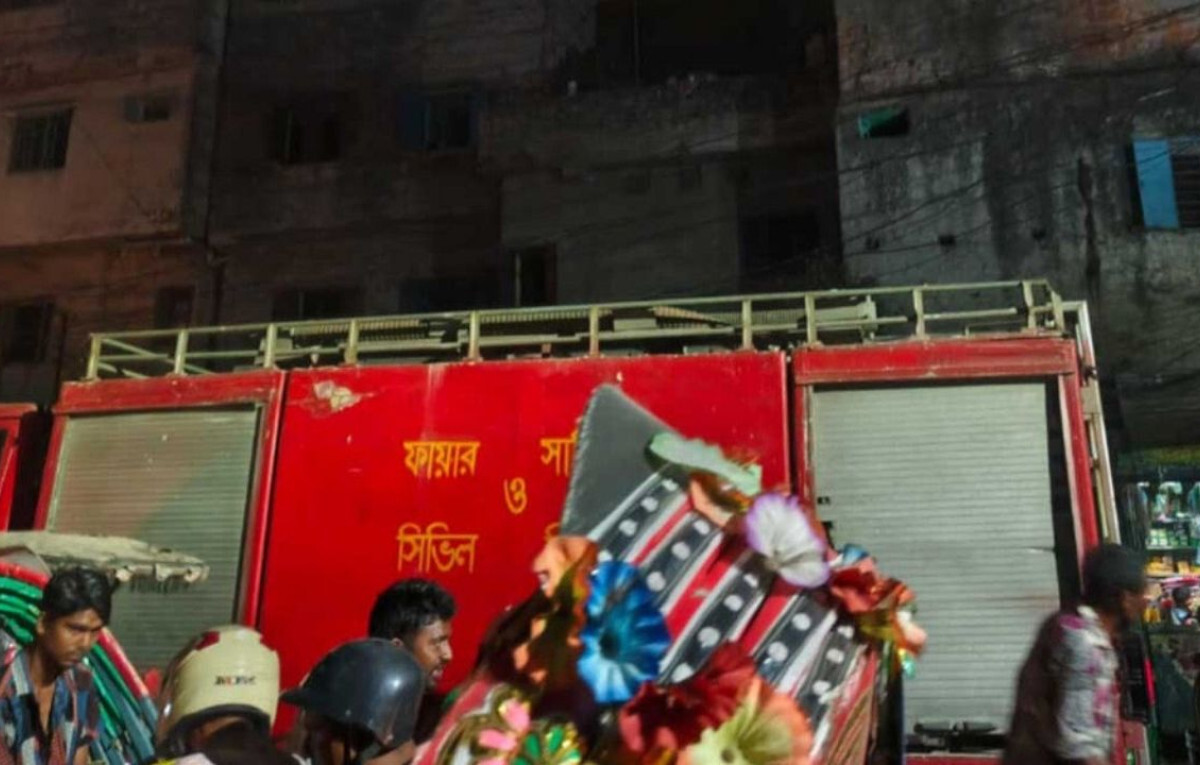 Fire Breaks Out at Mohammadpur’s Geneva Camp