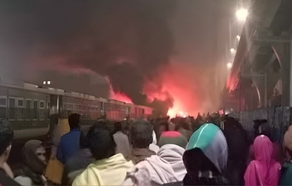 Fire Breaks Out in Abandoned Train Carriage at Tejgaon Station, Two Detained